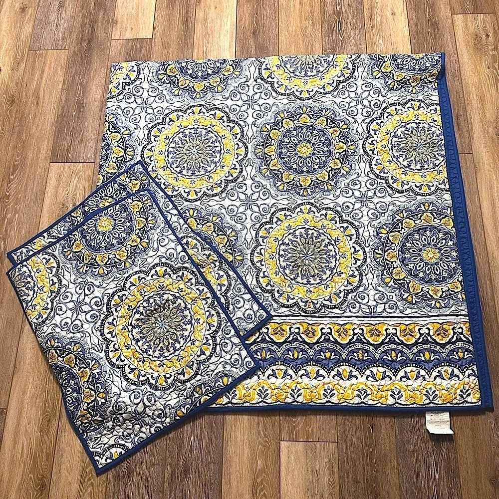 Y2K Queen Size bedcover/quilt & 2 pillow covers Size 90X88 & pillow 27X20 clean